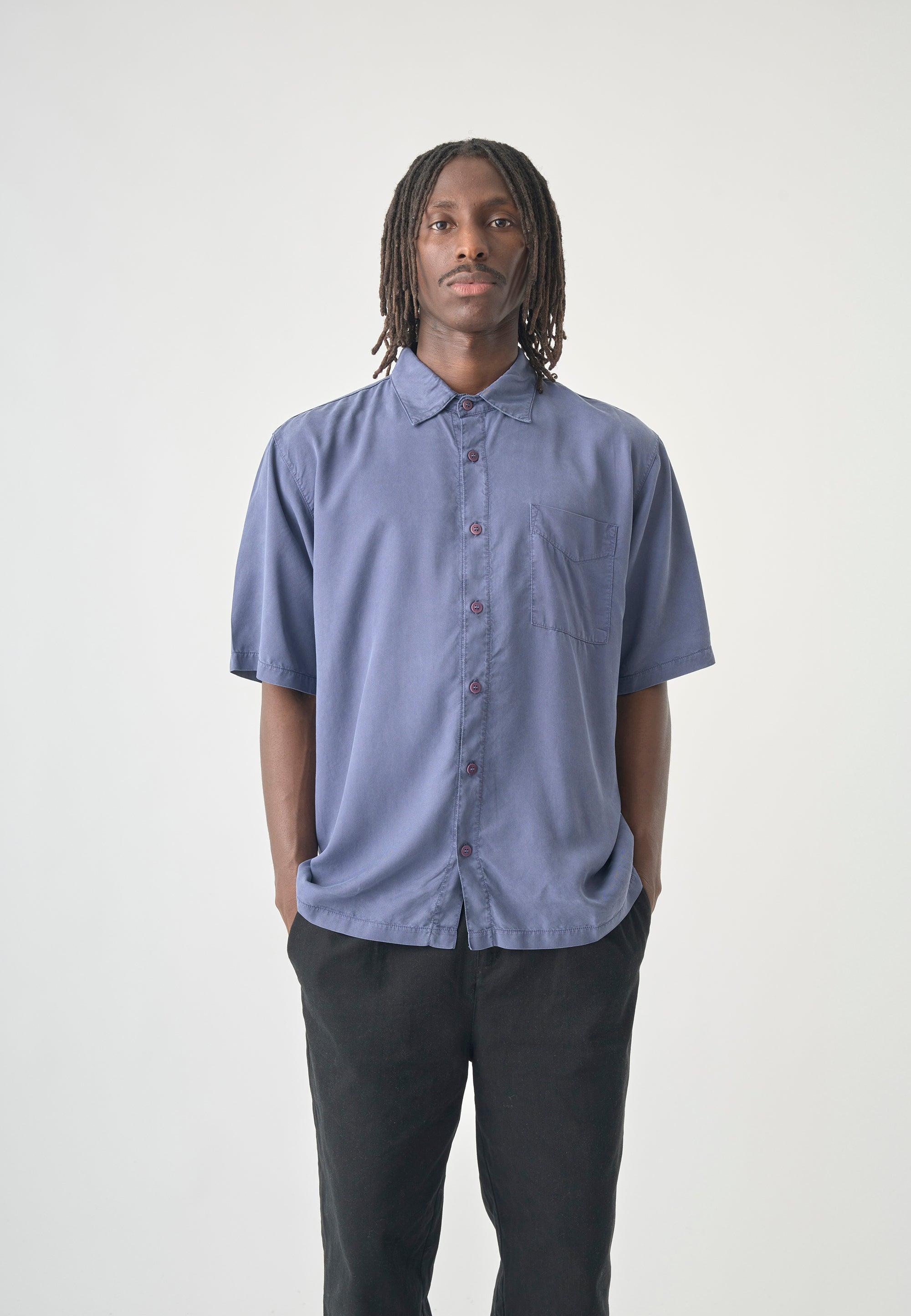 Cleptomanicx Nightshadow Blue Oversized Easy Shirt Kurzarmhemd Herren blau